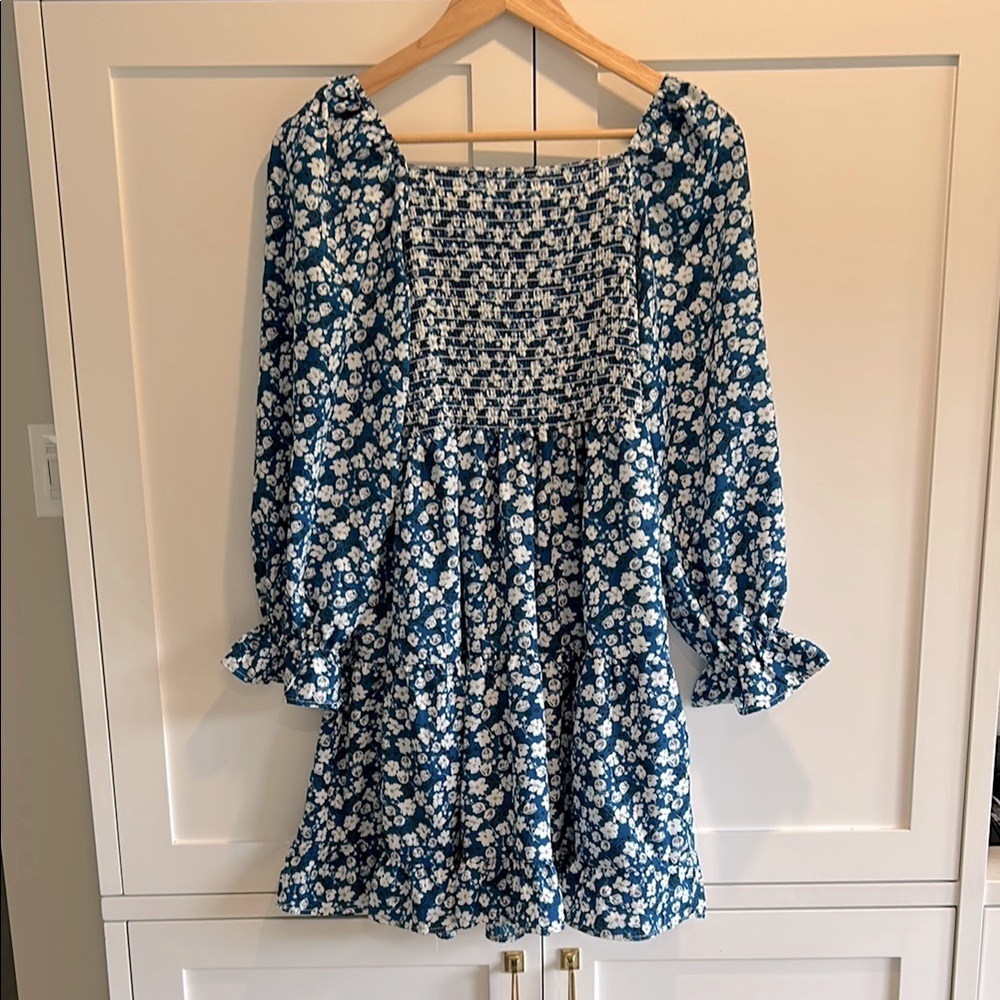 Floral Blue and White Boho Dress Elastic Bust Flowy Long Sleeves Size Small